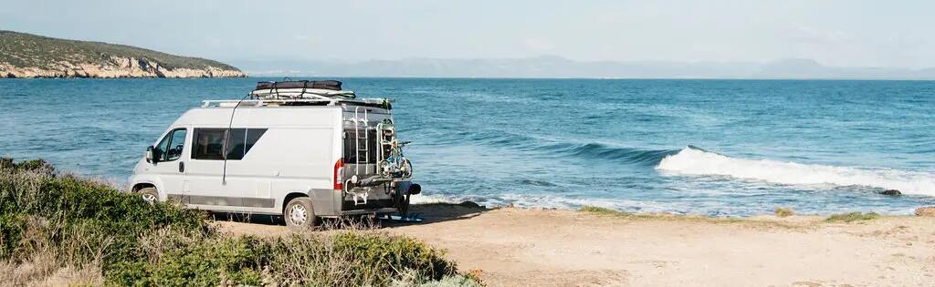 met de surf camper naar een spot in Europa