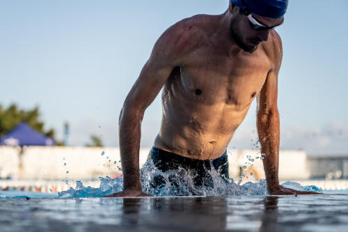 A natação faz ganhar músculo? 