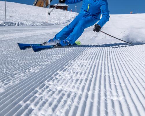 Discover downhill skiing