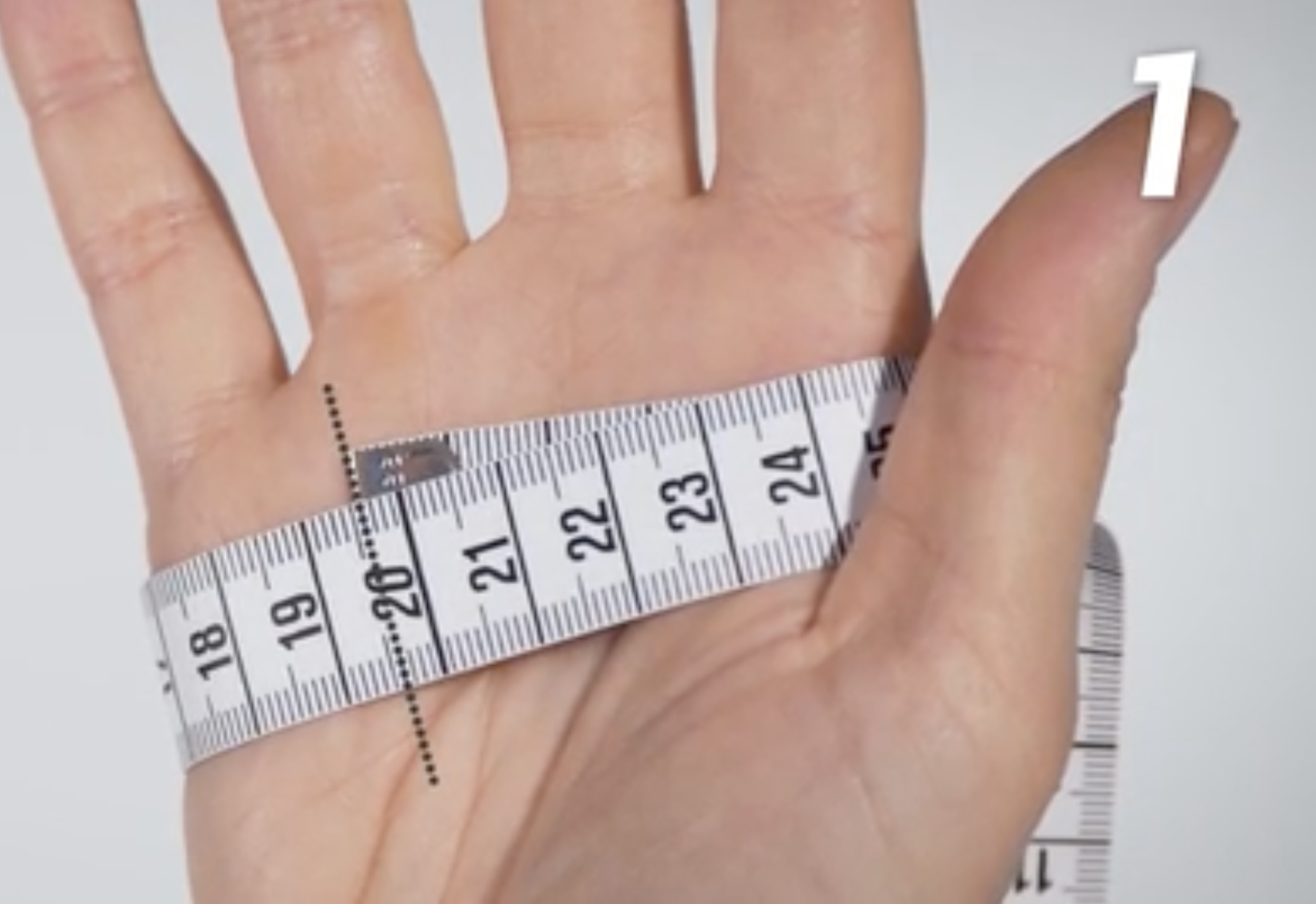 measure the palm using a measuring tape