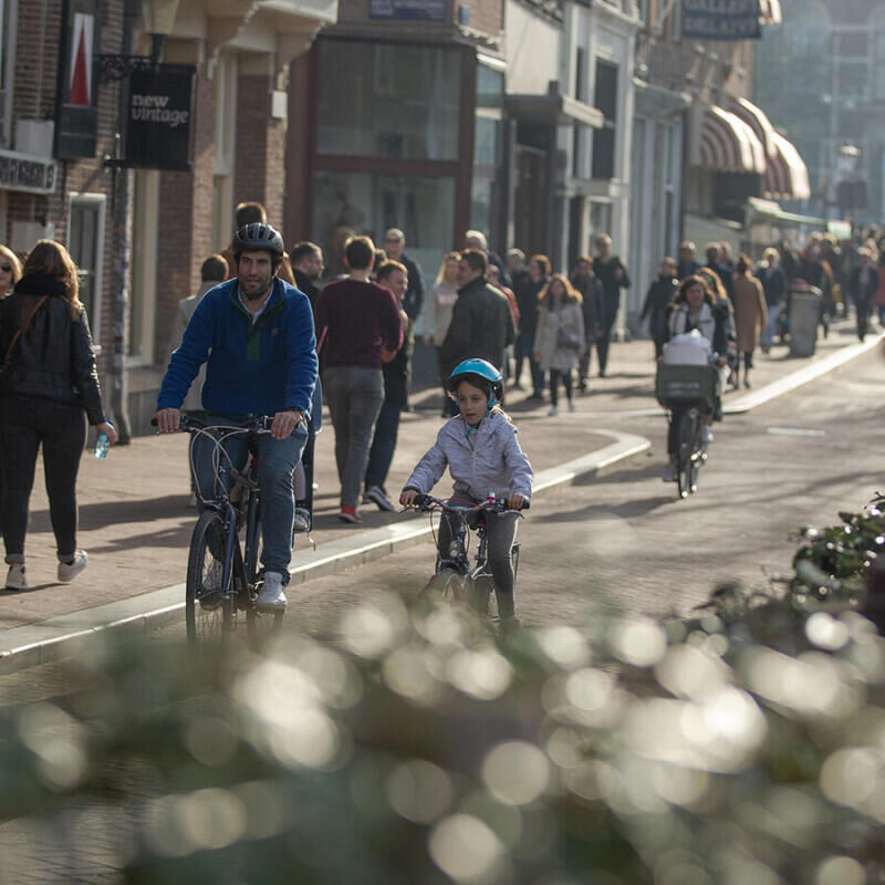讓孩子學會在城市裡騎自行車