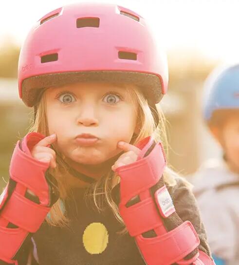 Skeeleren en fietsen: welke bescherming kies je voor je kinderen?