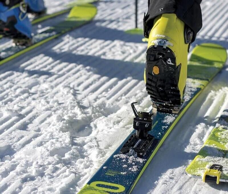 Comment utiliser les fixations de vos skis de randonnée à insert
