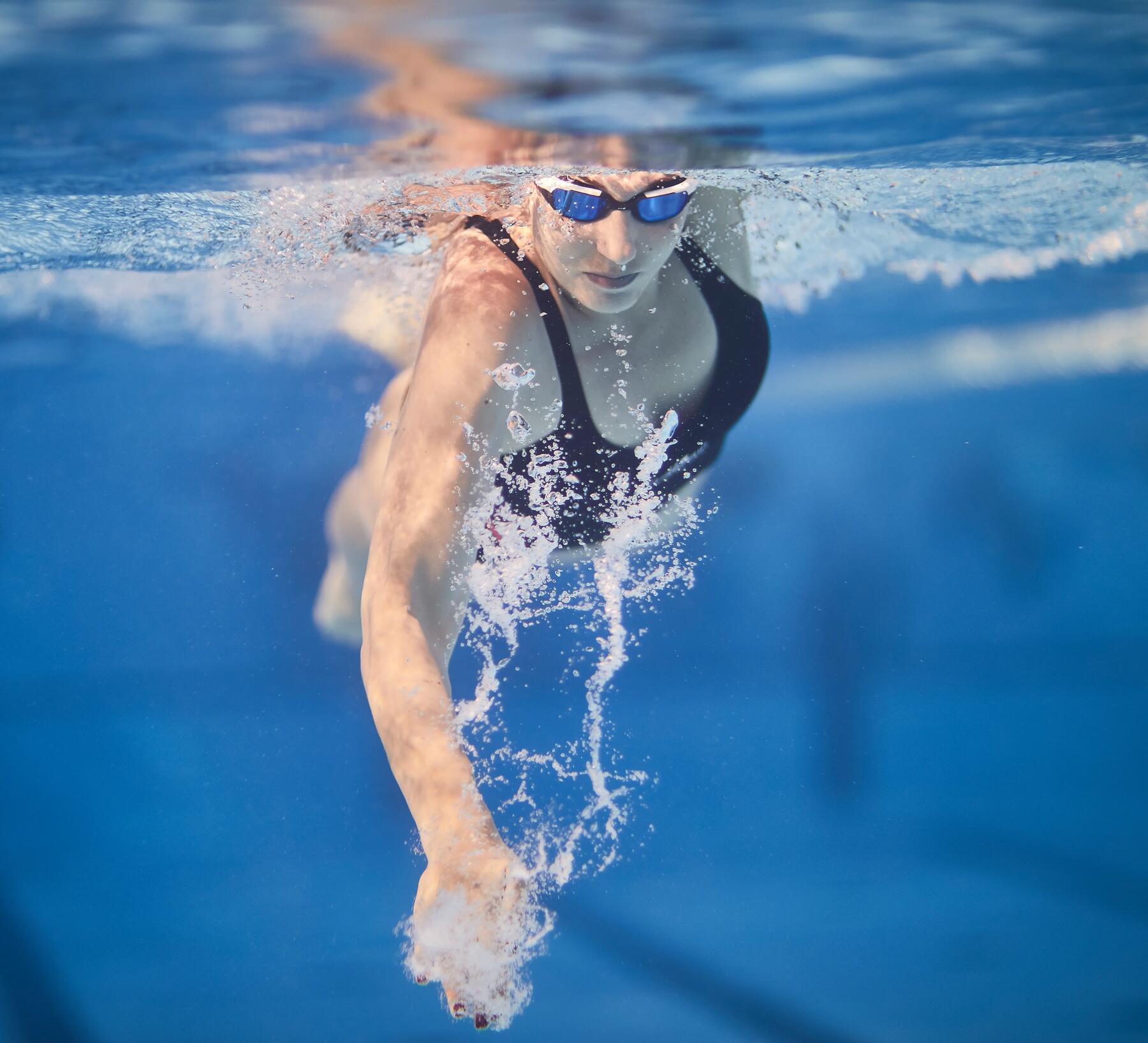 Lass die Pfunde purzeln mit einem regelmäßigen Schwimmtraining