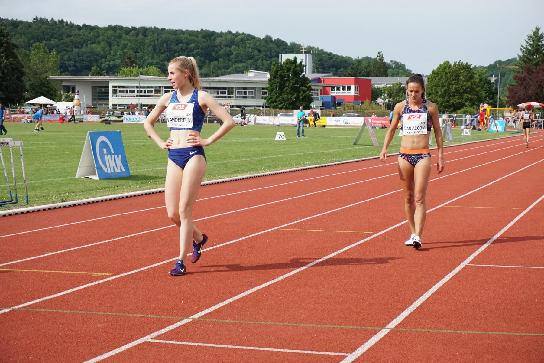 Atletiek atlete Sofie (rechts)