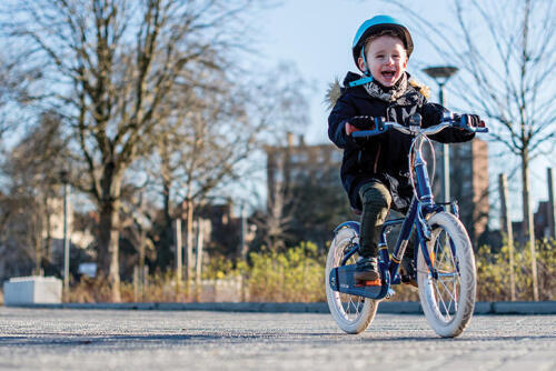 Comment apprendre à son enfant à faire du vélo?