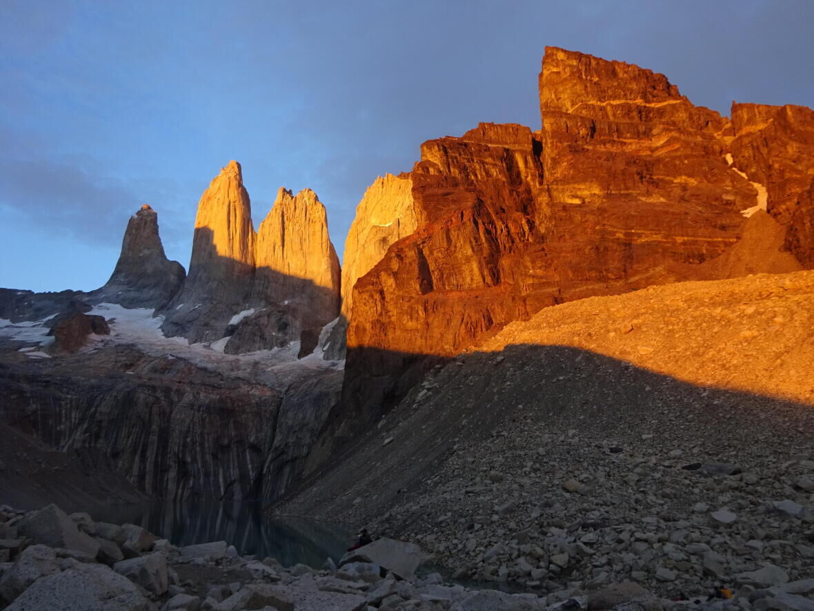 lever de soleil sur torres del paine patagonie trek au chili