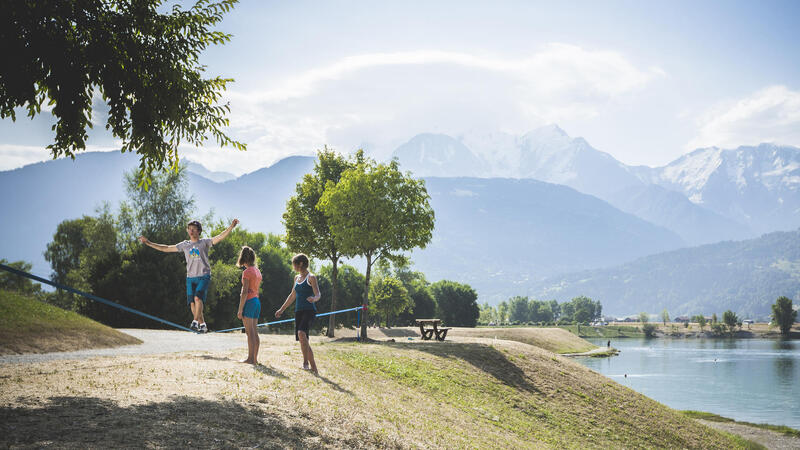 Slackline dla początkujących - jak zacząć? Pierwsze kroki na taśmie