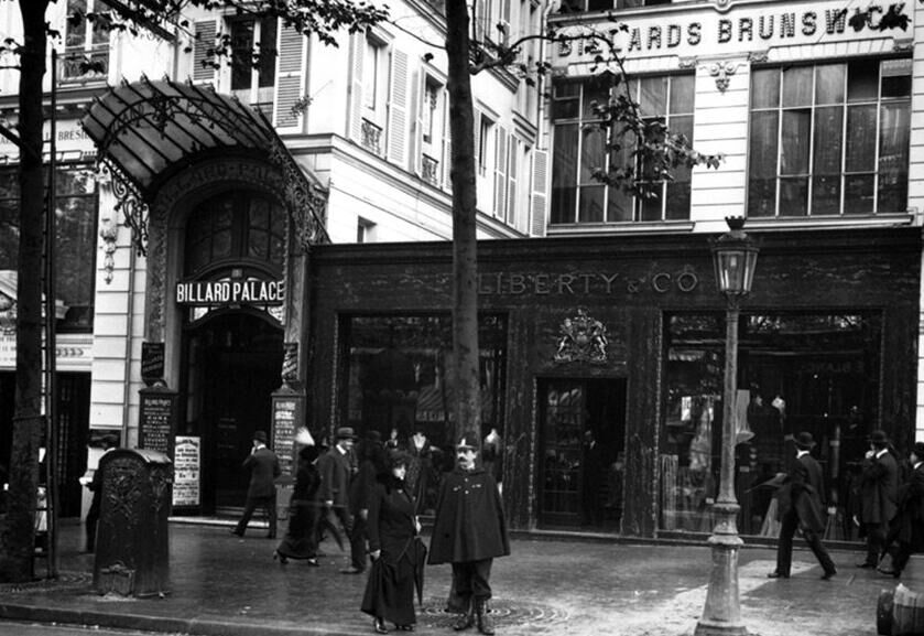 L’entrée du Billard Palace, 3 boulevard des Capucines à Paris.
