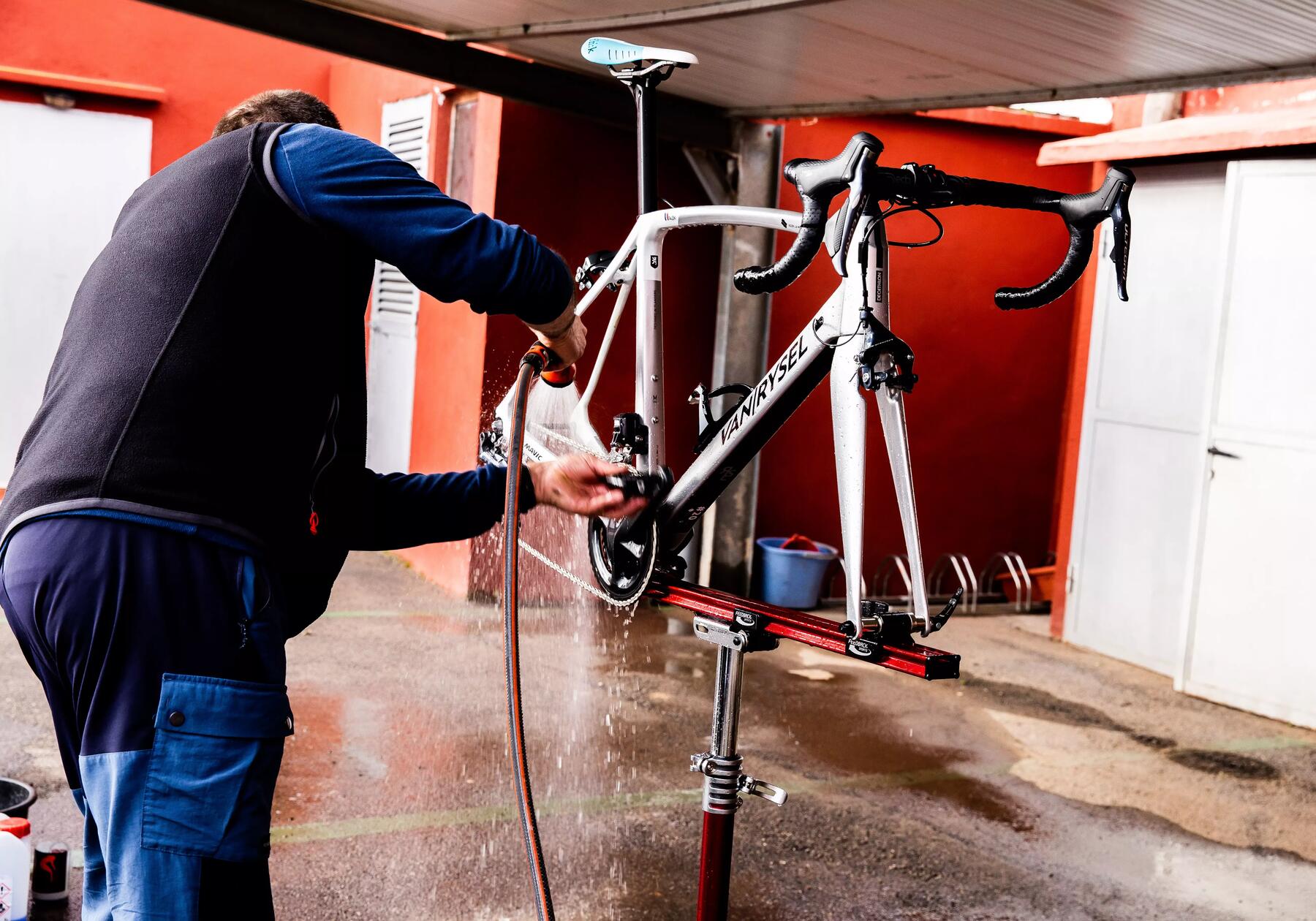 pulire bici acqua decathlon