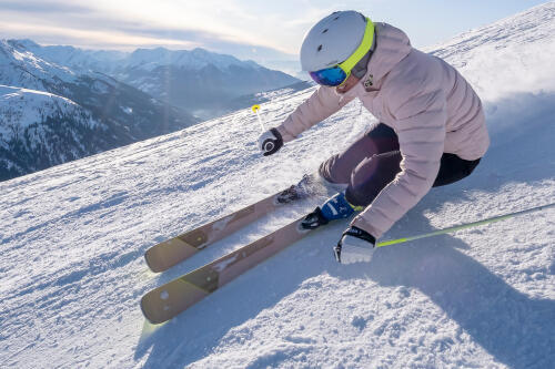 Are you wondering why you need to wear a ski helmet? Well, the figures speak for themselves: after the legs, the head is the part of the body most susceptible to injury during a winter sports accident.