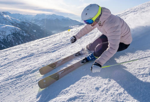 Vous vous demandez pourquoi porter un casque de ski ? Pourtant, les chiffres sont formels : après les jambes, c'est la tête qui est le plus souvent touchée lors des accidents aux sports d'hiver.