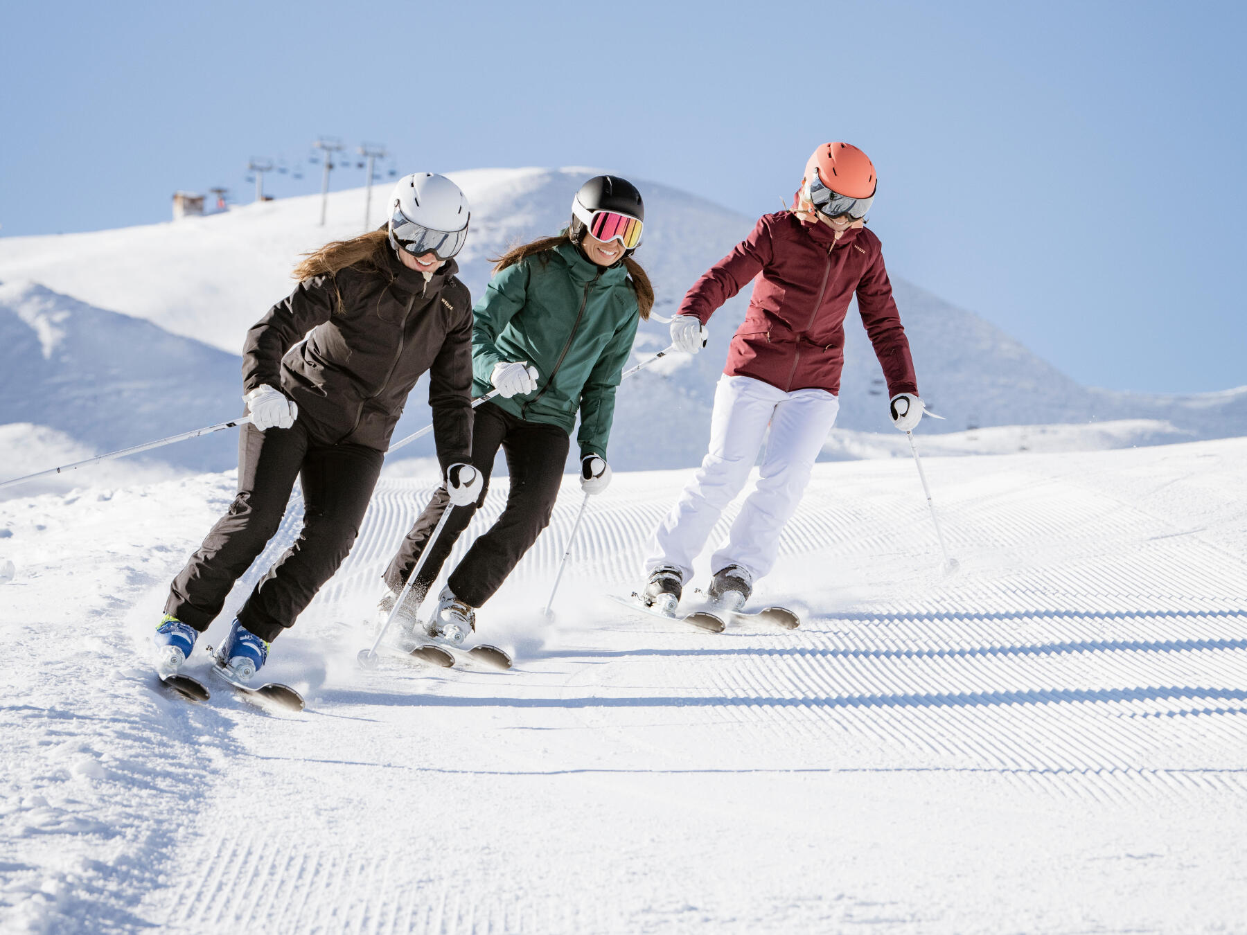 femmes sur des skis