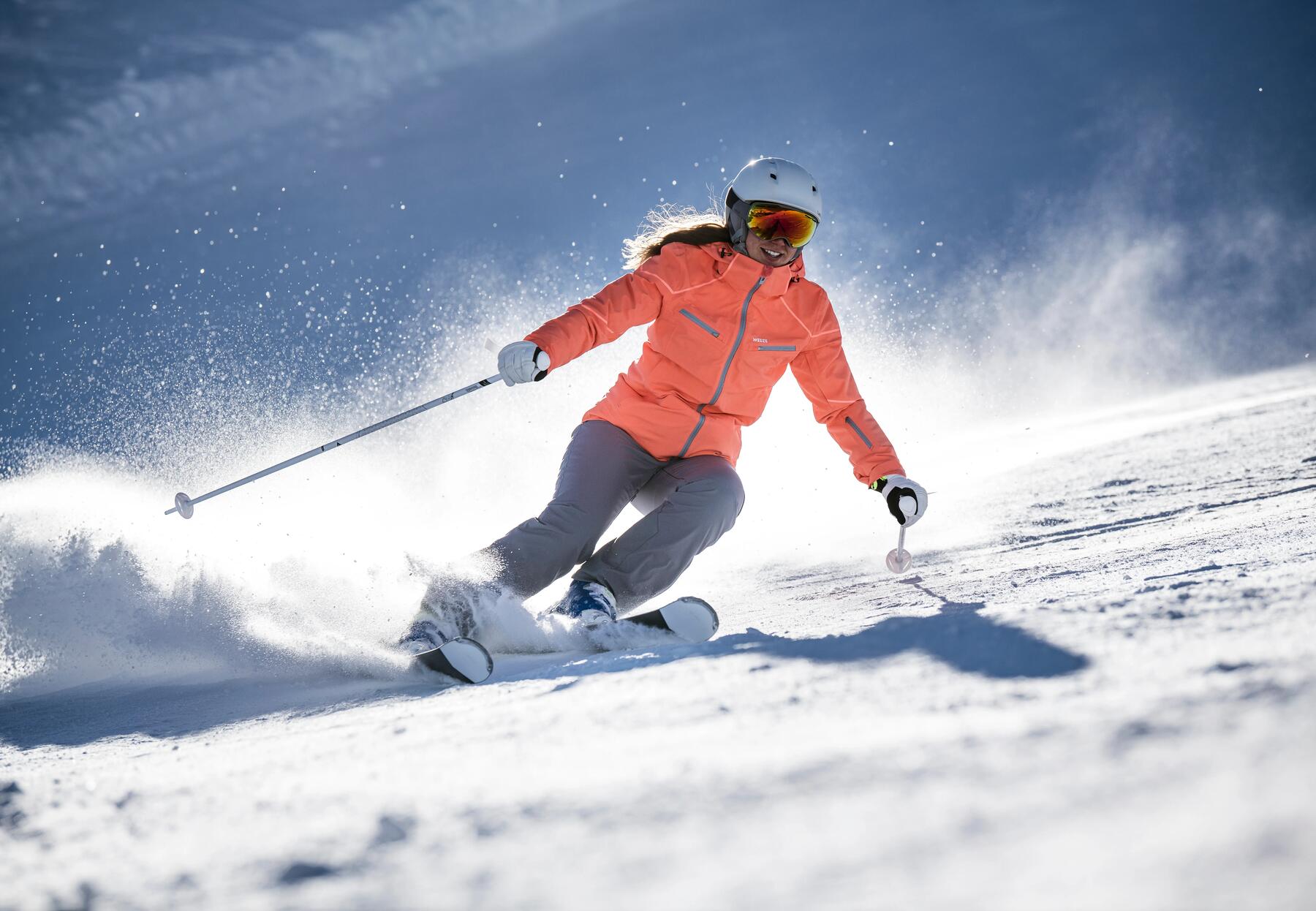 Freeride Snowboard und Skifahren ist für Groß und Klein geeignet