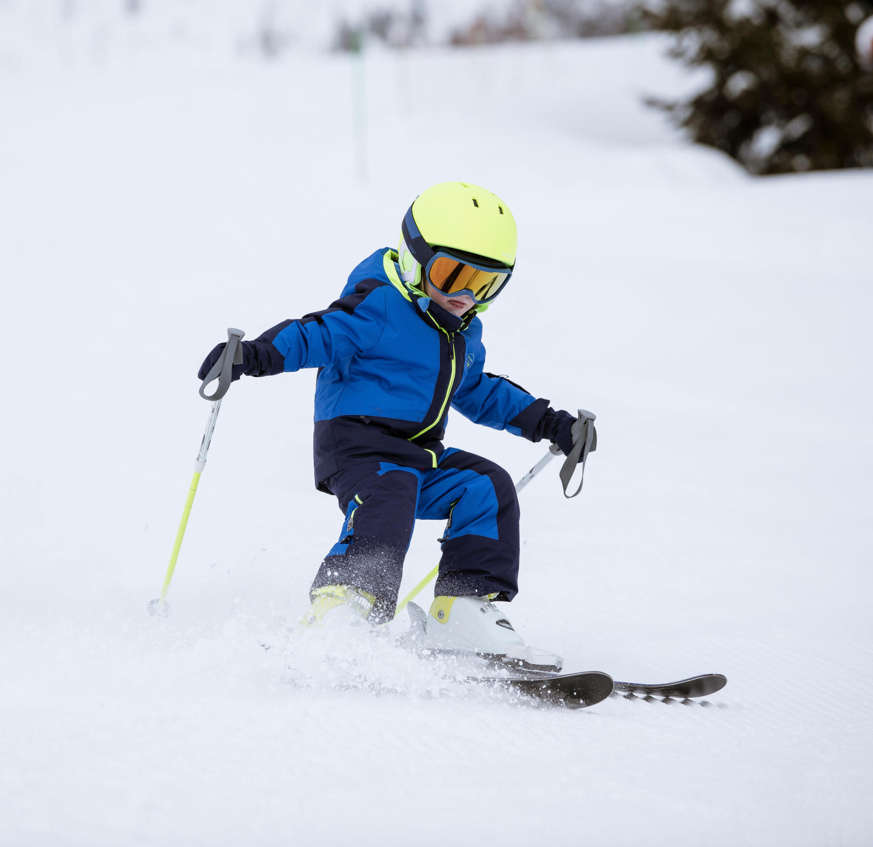 AT WHAT AGE CAN YOUR BABY START SKIING? 