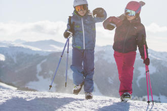 Vestire bene un bambino per lo sci