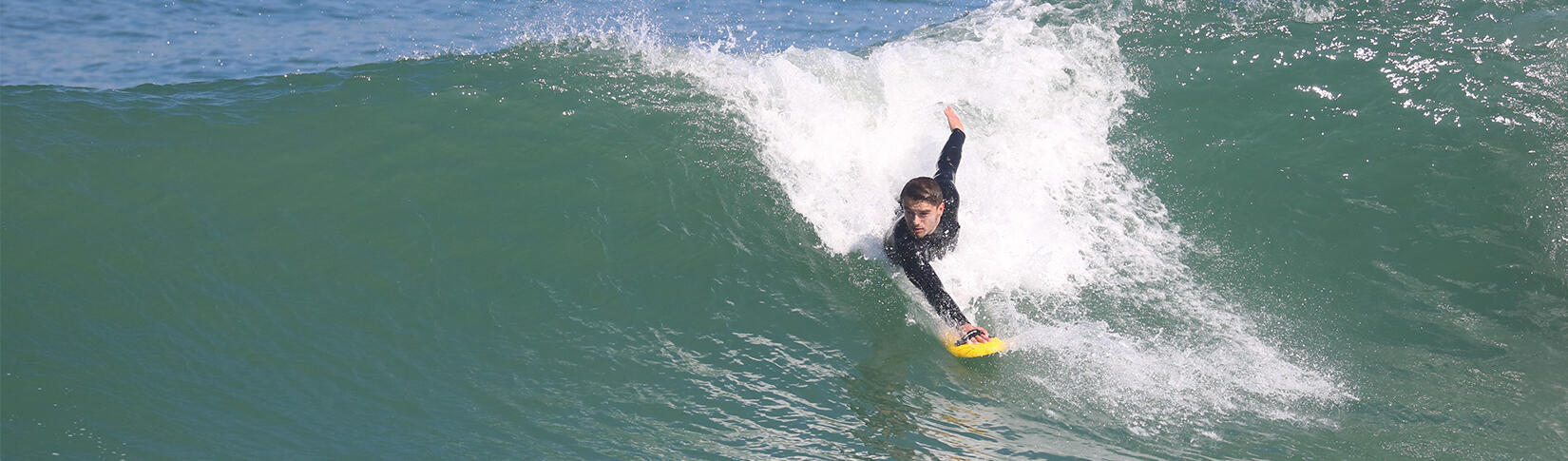 In Waves, la BD sur le surf qui déferle de beauté