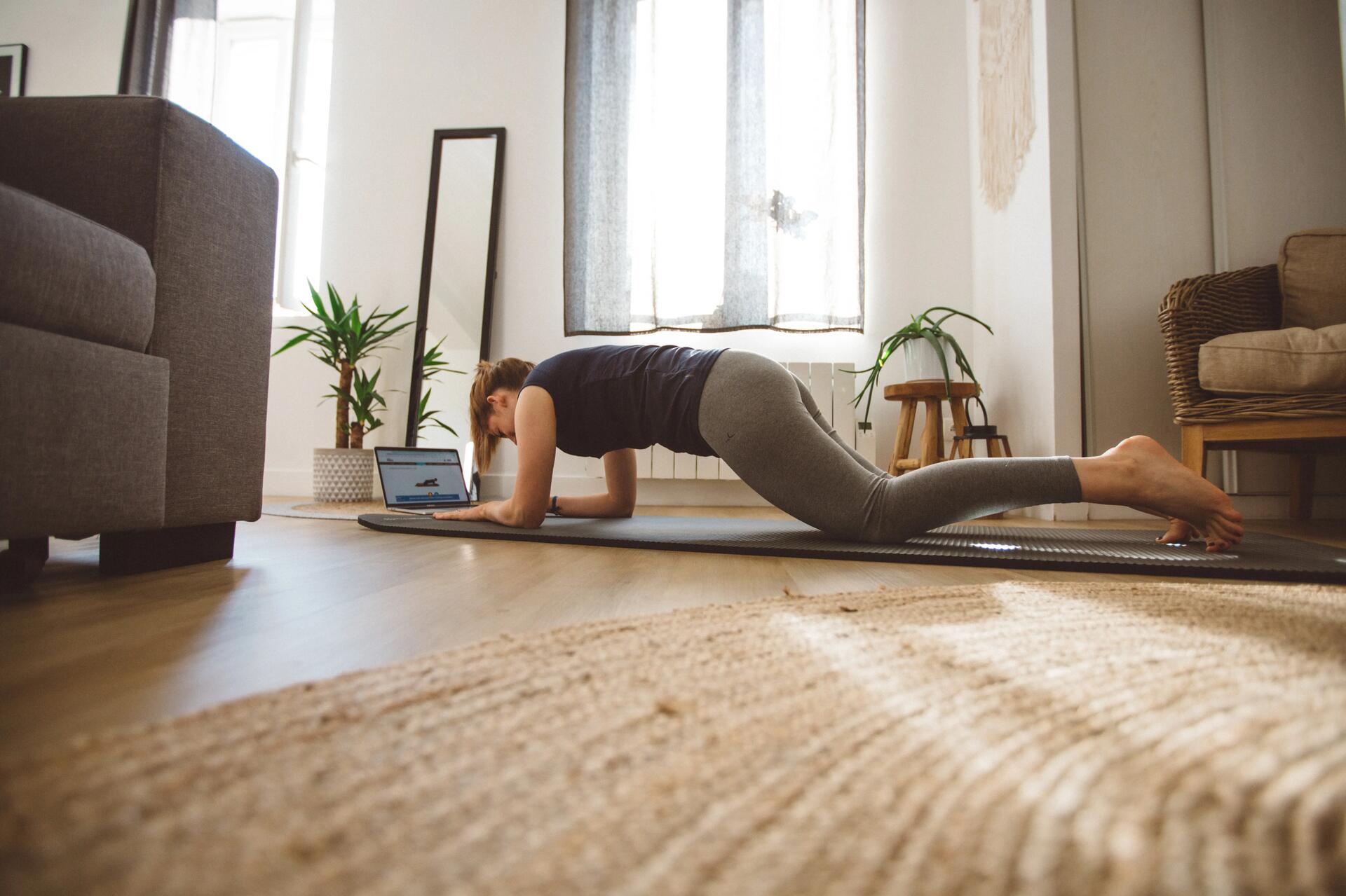 Treino em casa ou na academia: como escolher o melhor formato para você