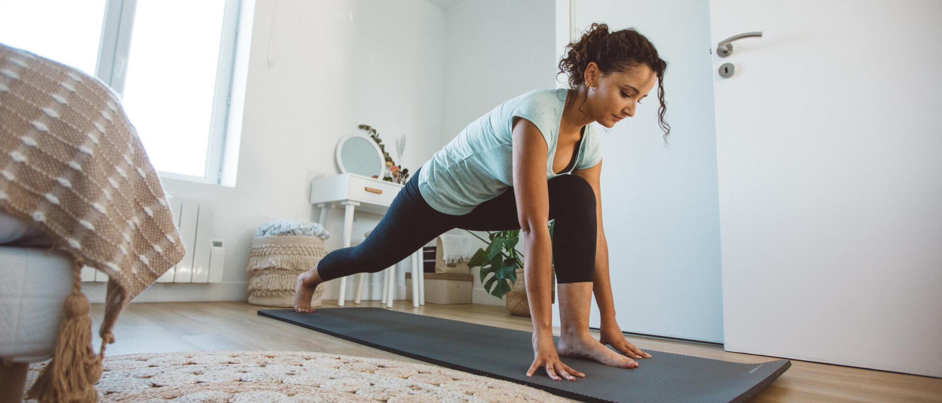 Photo d'une femme qui fait du Pilates