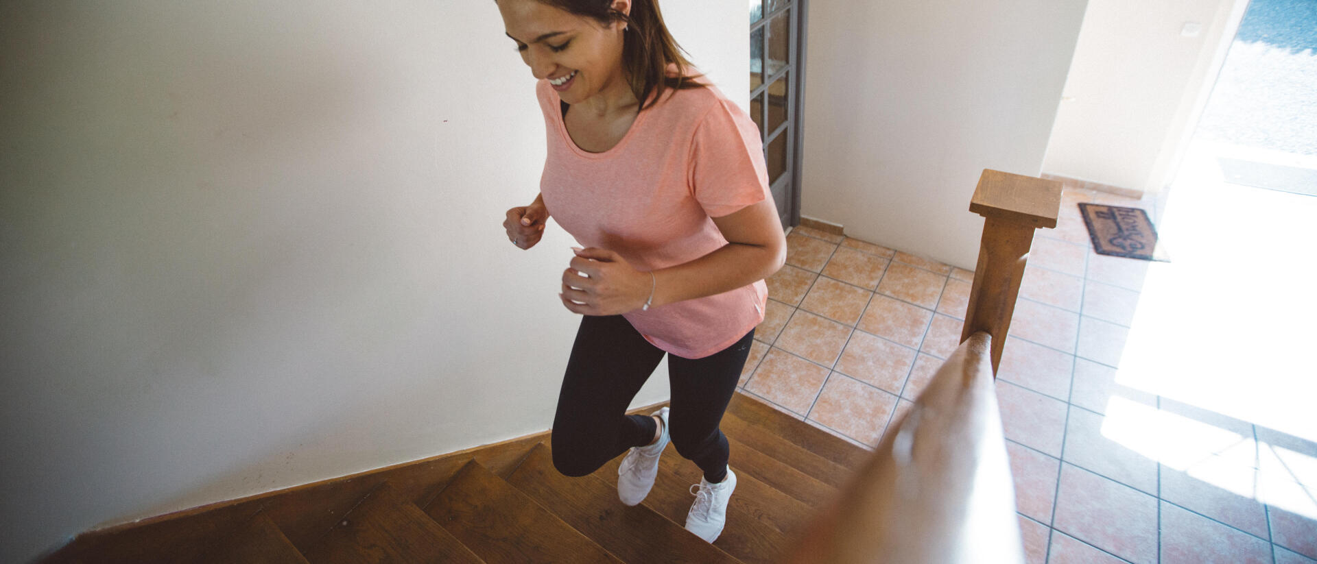 Sport à la maison : détournez votre intérieur pour faire des exercices faciles