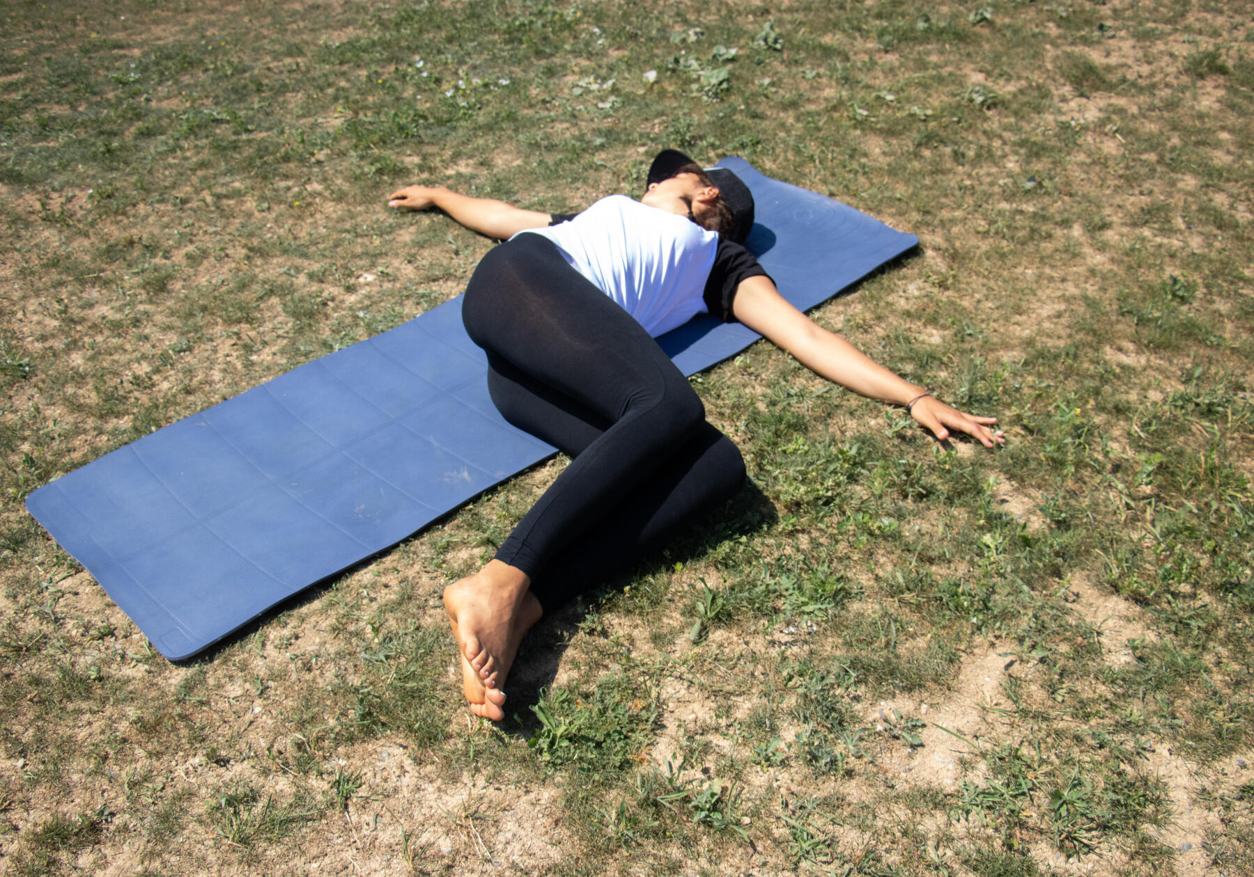 Yoga session before snowboarding 