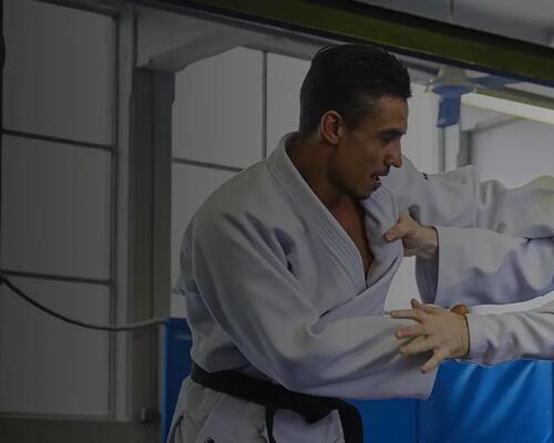 Kolory pasów w judo – stopnie uczniowskie i mistrzowskie
