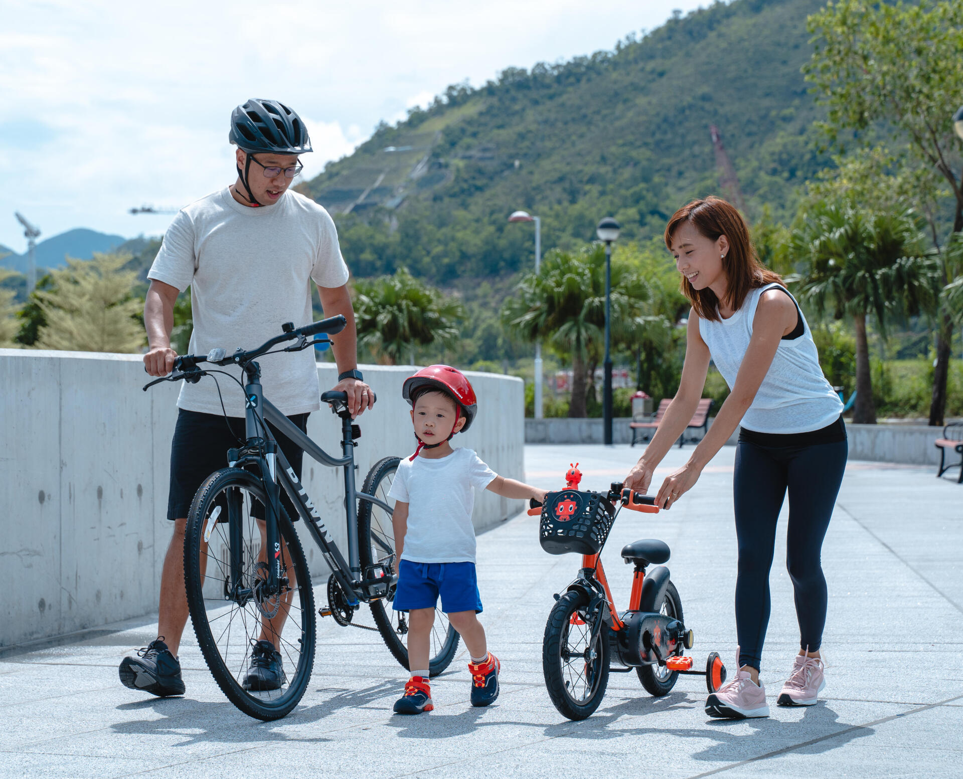 SELECT THE RIGHT BIKE AND RIDE WITH YOUR KID