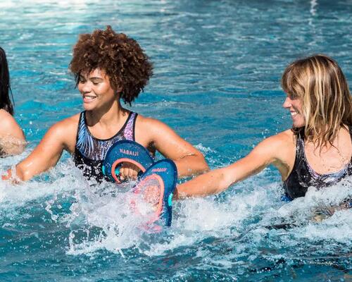 kobiety ćwiczące w wodzie