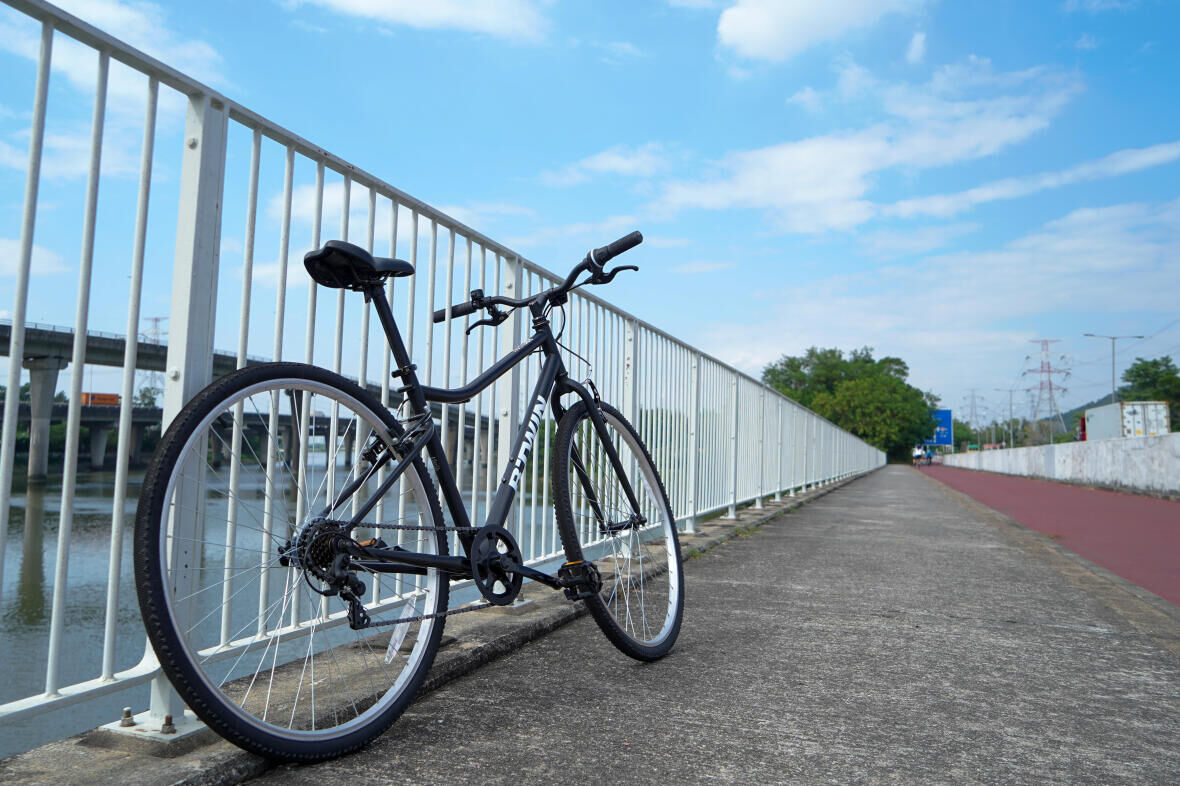 RECOMMENDED BICYCLE TYPE: HYBRID BIKE