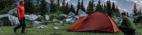 Wandern mit Zelt: Wie Trekking das Wandern und Camping vereint