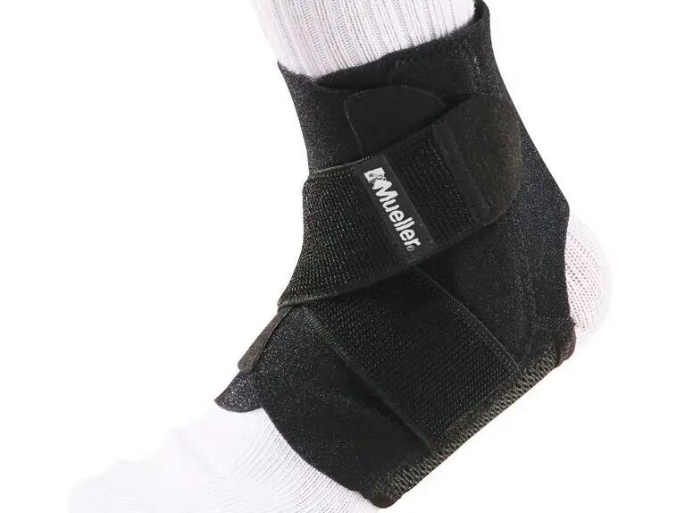 BASKETBALL｜HOW TO STRAP YOUR FOOT TO PREVENT A SPRAINED ANKLE