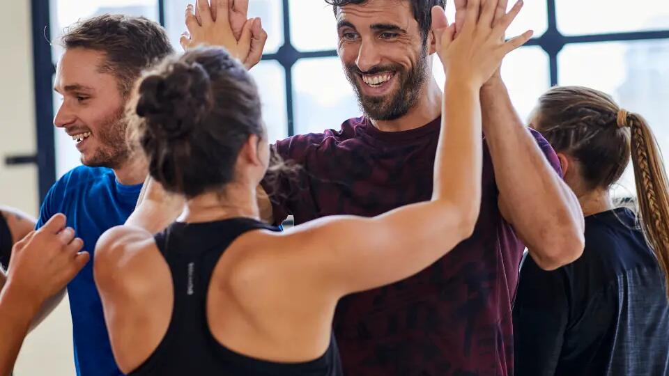 deux clients qui se tapent dans les mains