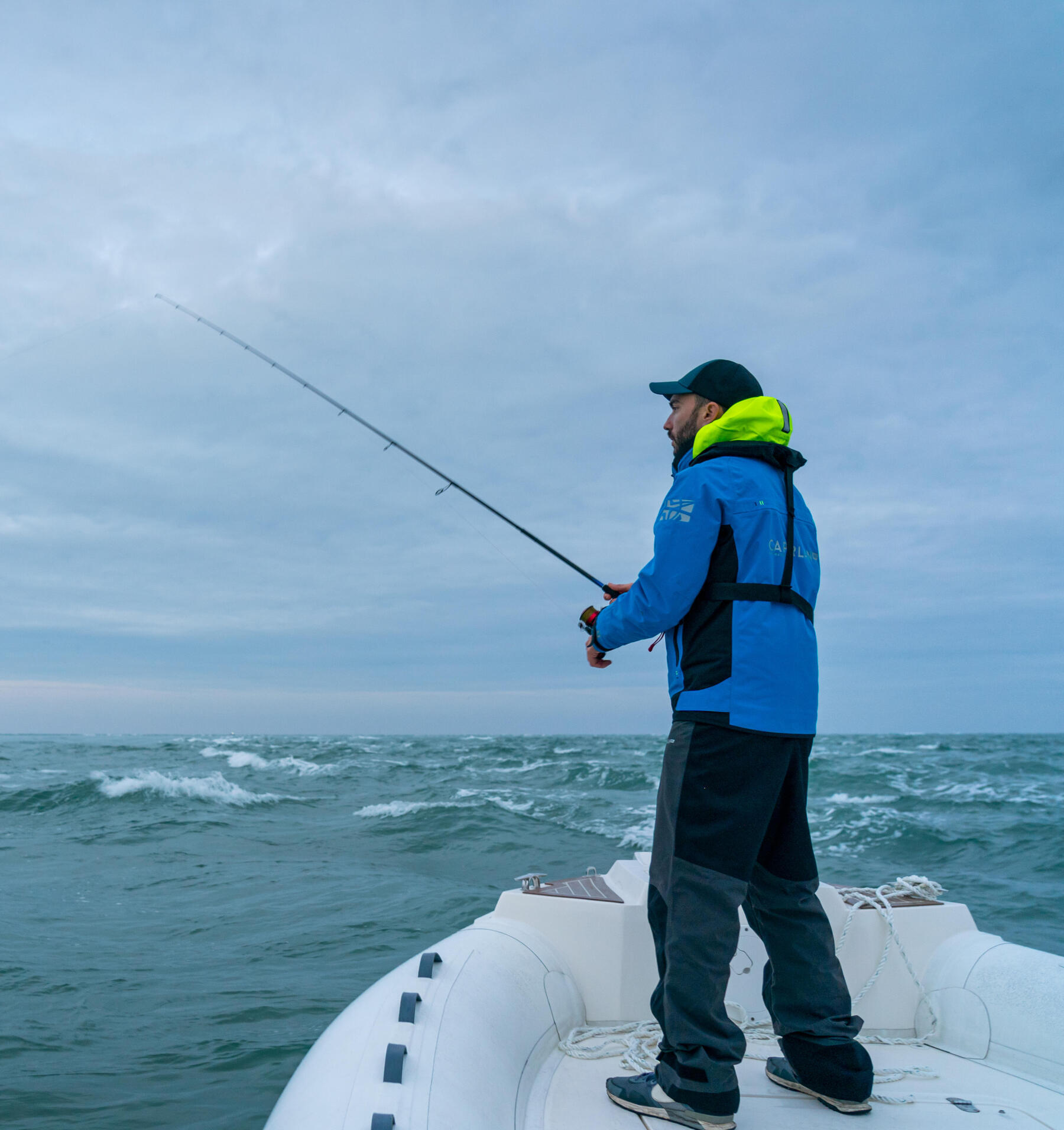 Come scegliere la canna per la pesca in mare con gli artificiali?