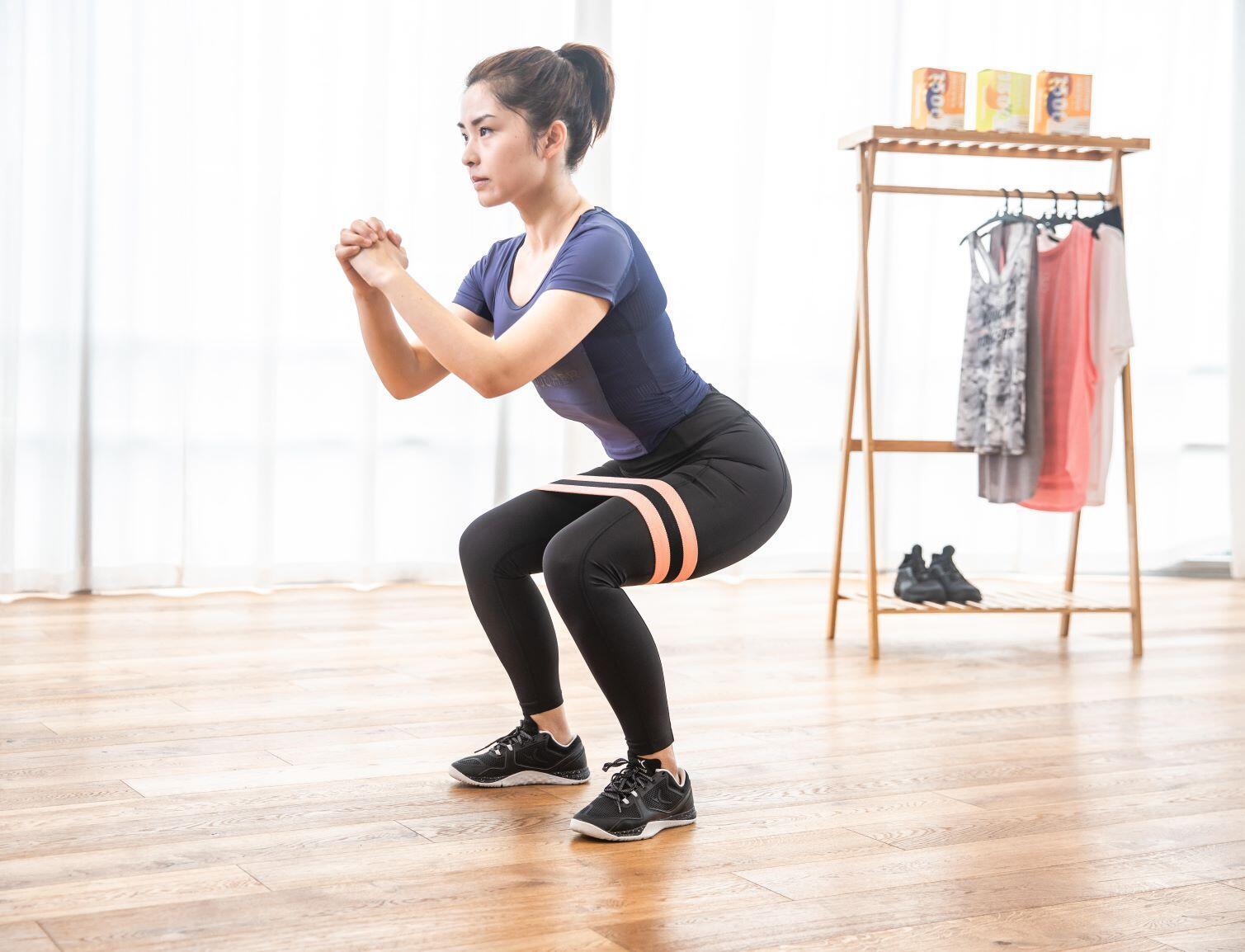 Workout mit dem Fitnessband -  5 Übungen für den ganzen Körper