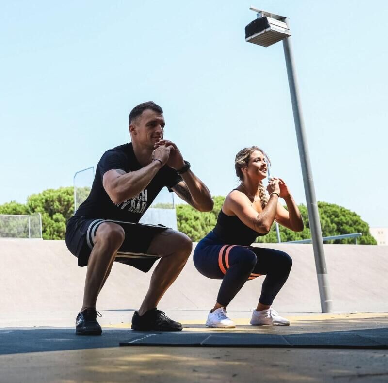 Workout mit dem Fitnessband -  5 Übungen für den ganzen Körper
