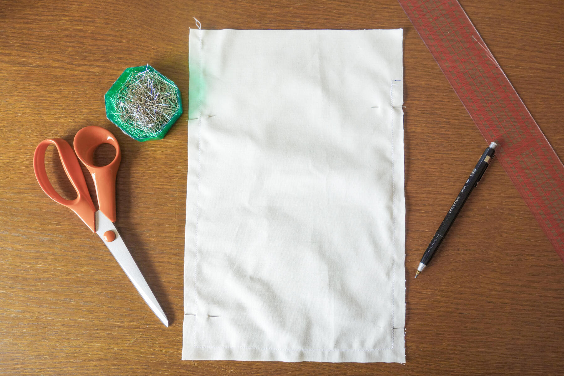 EASY POUCH TUTO:RECYCLE YOUR USED T-SHIRT