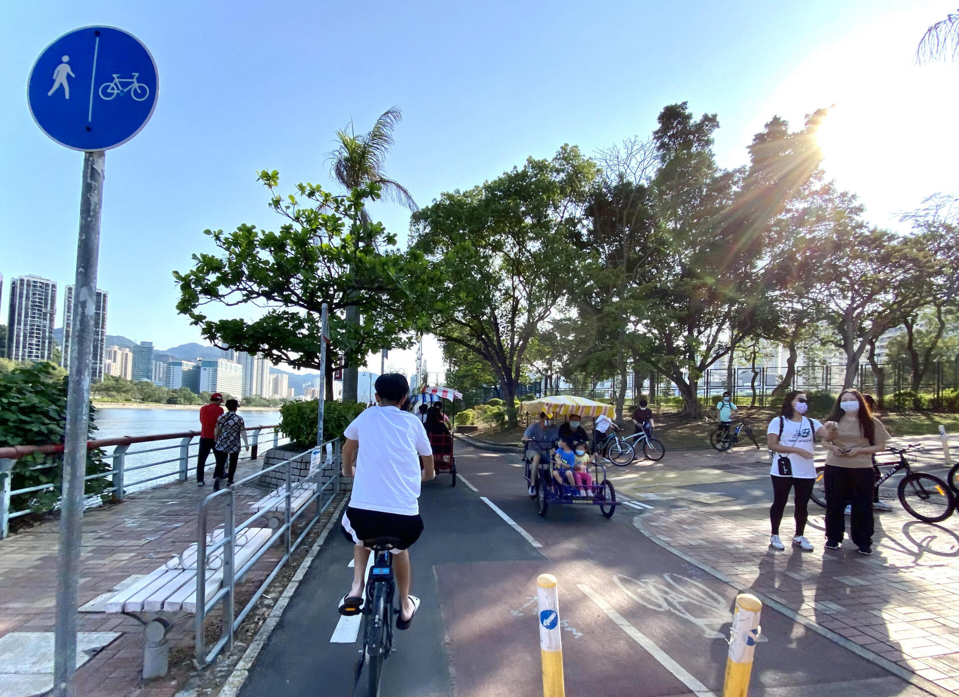 Towards Sha Tin following the cycling paths from twin bridge