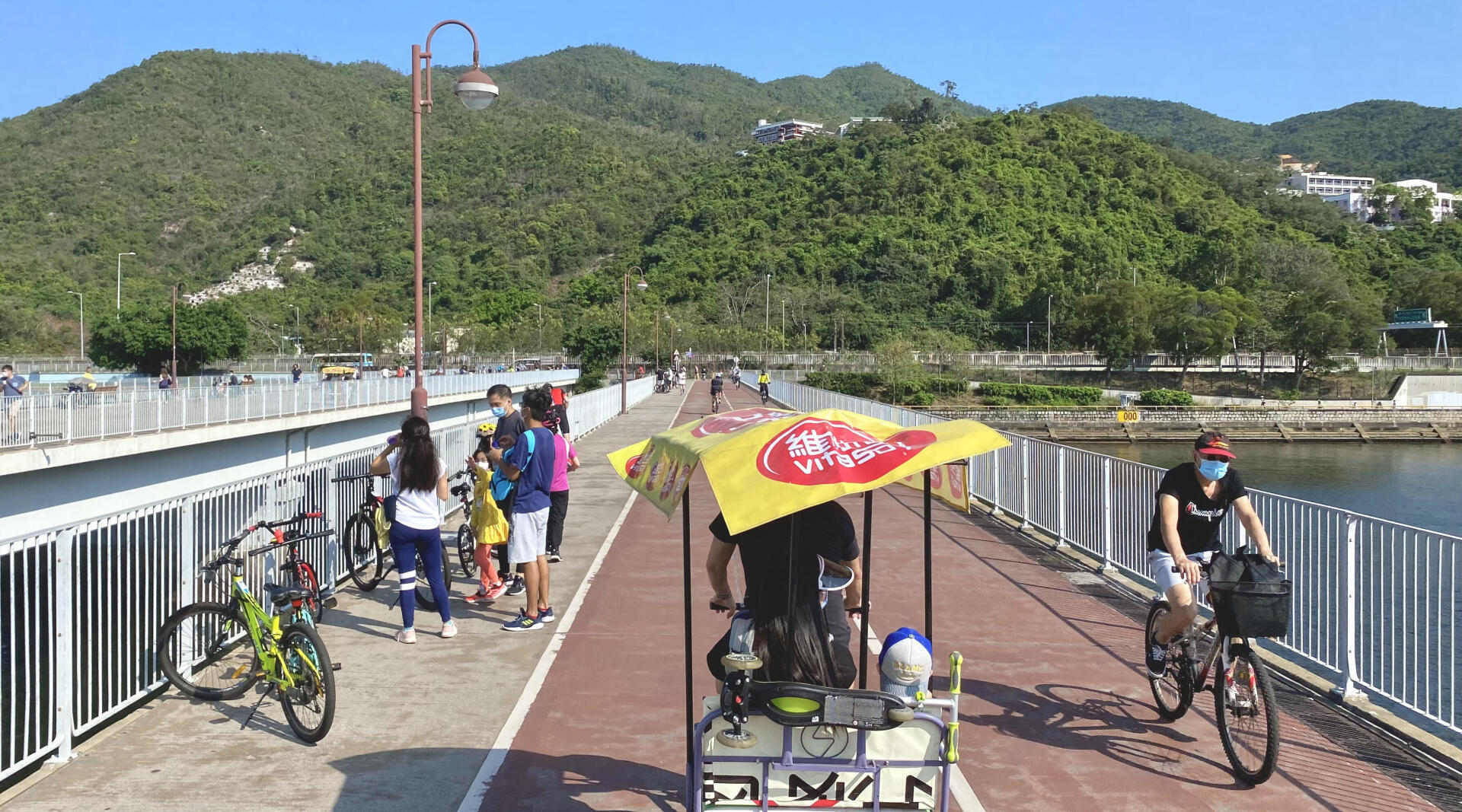 Twin bridge's cycling path