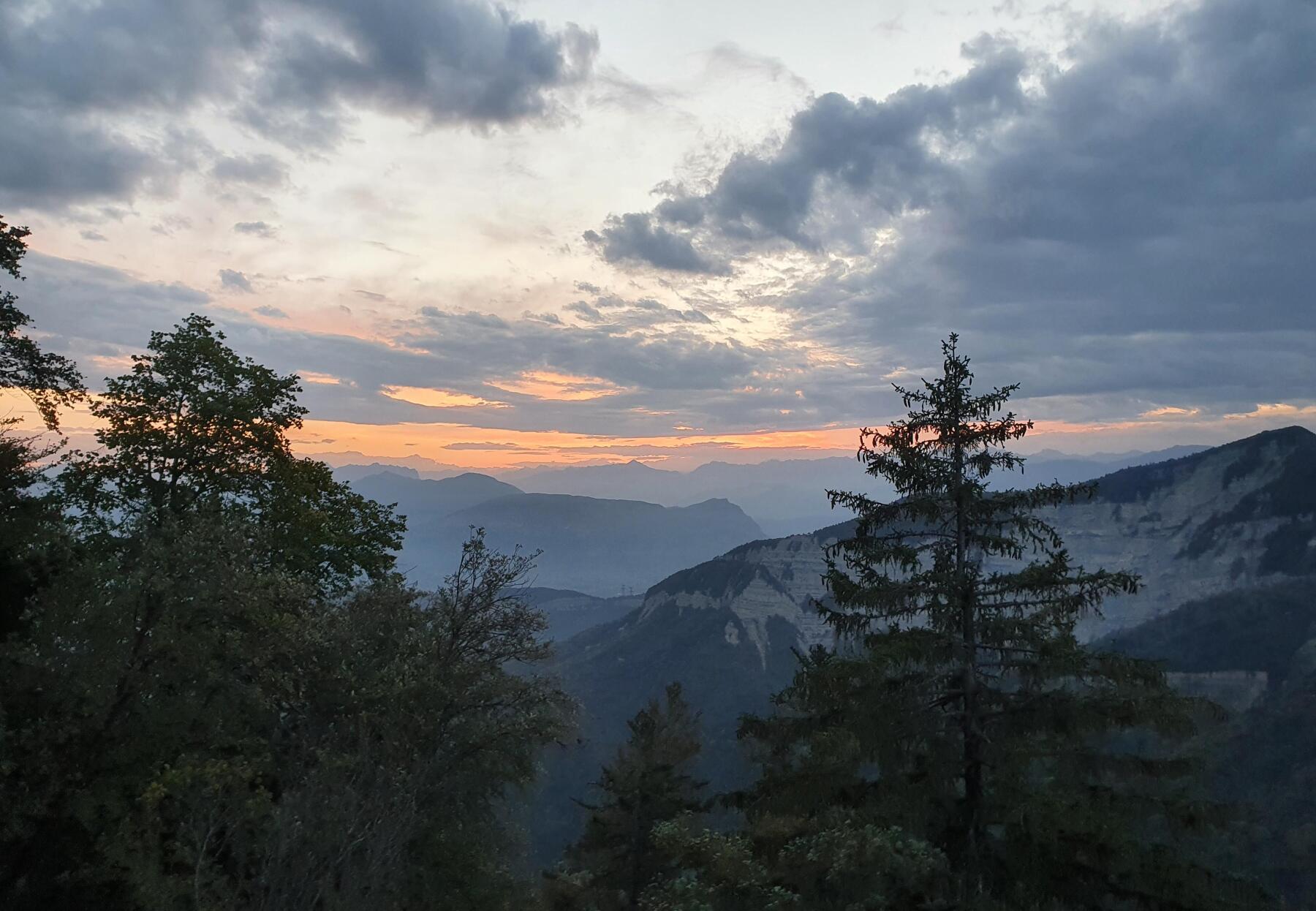 hike rocher du corbeley