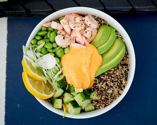 Poké bowl met scampi