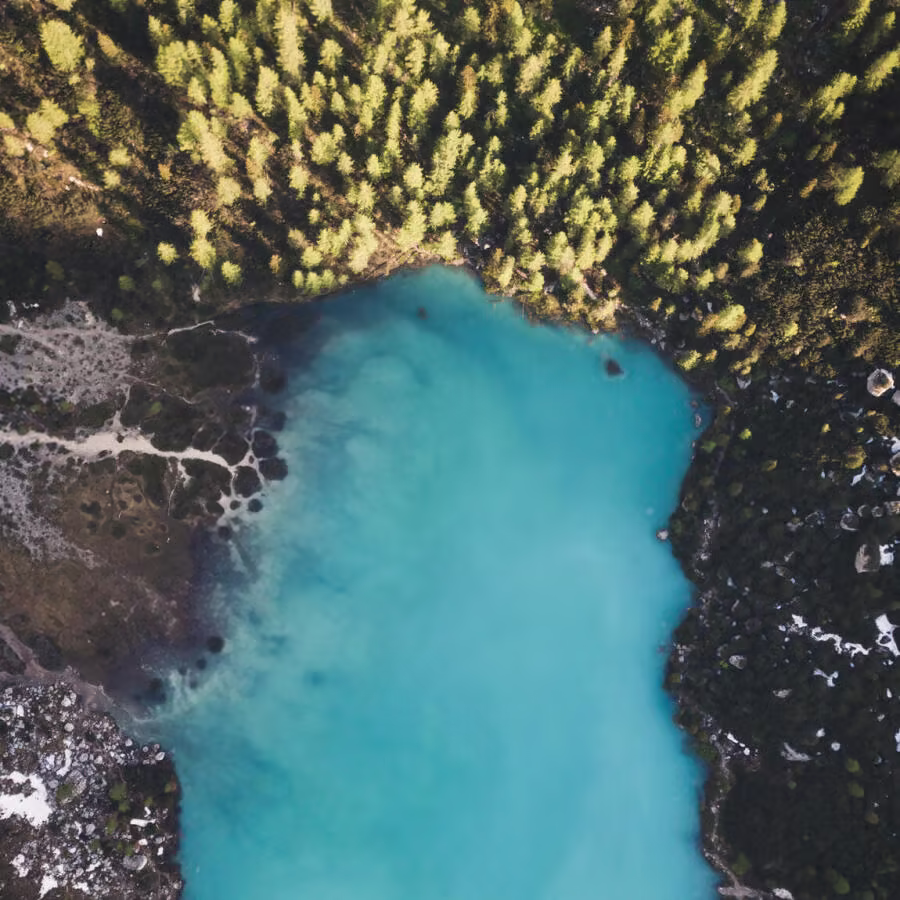 lac dans les dolomites © lac dans les dolomites