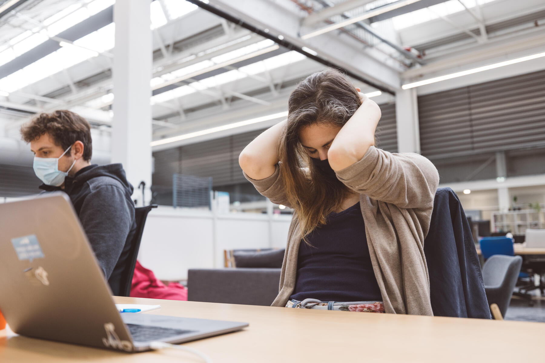 Como praticar desporto (discretamente) no local de trabalho?