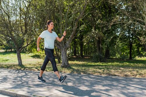 femme en train de marcher