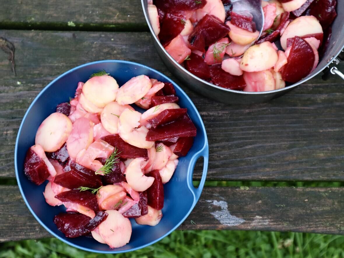 Salade de pommes de terre et saumon fumé