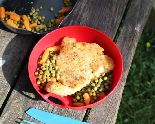 Breaded fish with peas and carrots