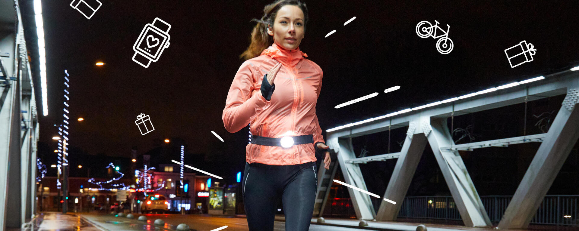 rapariga a correr de noite com equipamento decathlon