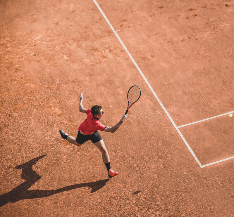 Technique Tennis : le coup droit en bout de course
