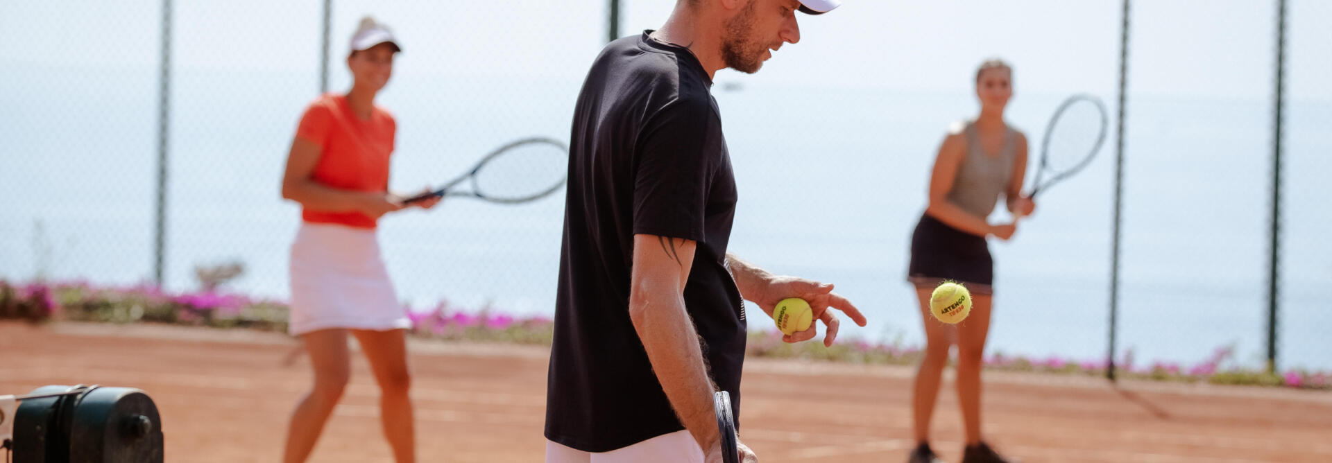 Tennis skills: the underarm serve