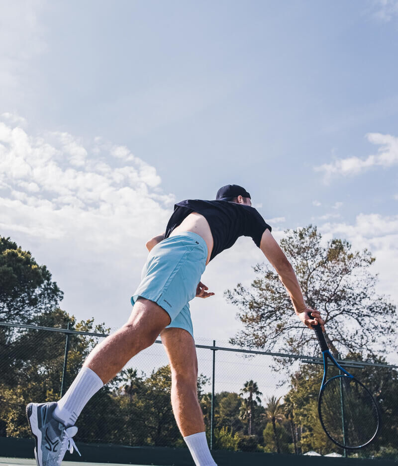 comment-servir-fort-au-tennis