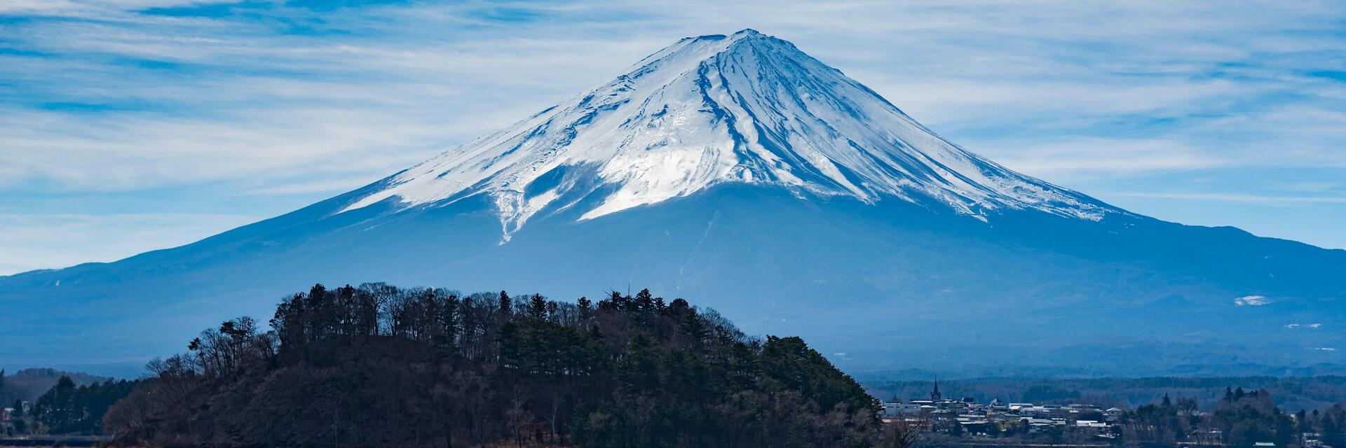 Ultimate Japan Layering Guide 2024 - Cover image mt fuji